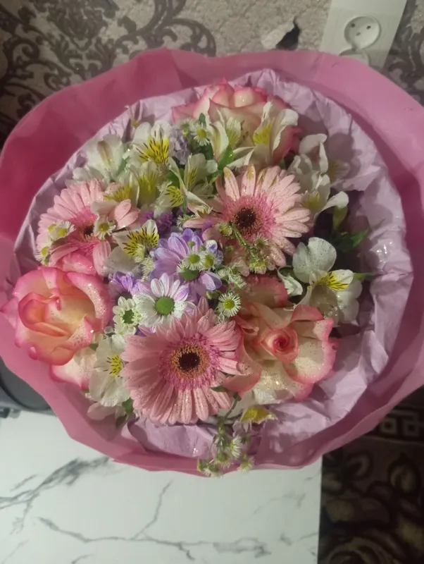 Aralash gul buketi Aralash gul buketi