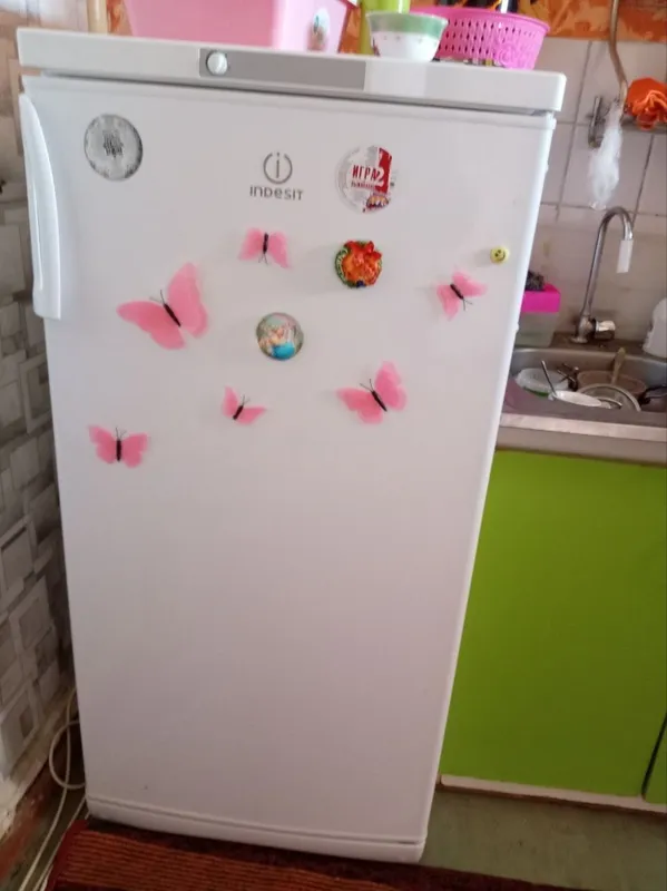 Холодильник Indesit 3