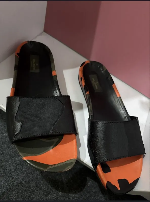 Срочно продам шлепки Valentino