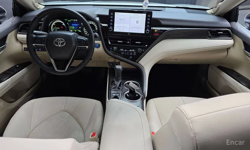 Toyota Camry 2.5 XLE Hybrid 4