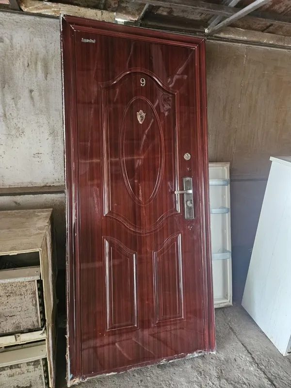 Eshik sotiladi holati yaxshi 3
