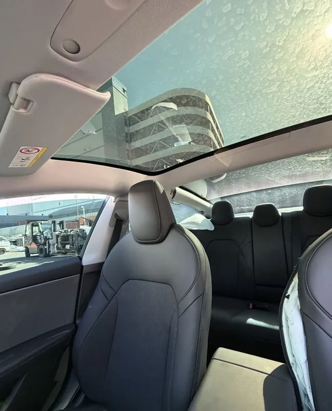 TESLA MODEL 3 2026/27 8 TESLA MODEL 3 2026/27 8