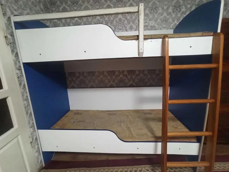 Продается детская двухъярусная кровать (б/у, отличное состояние) — фото 1