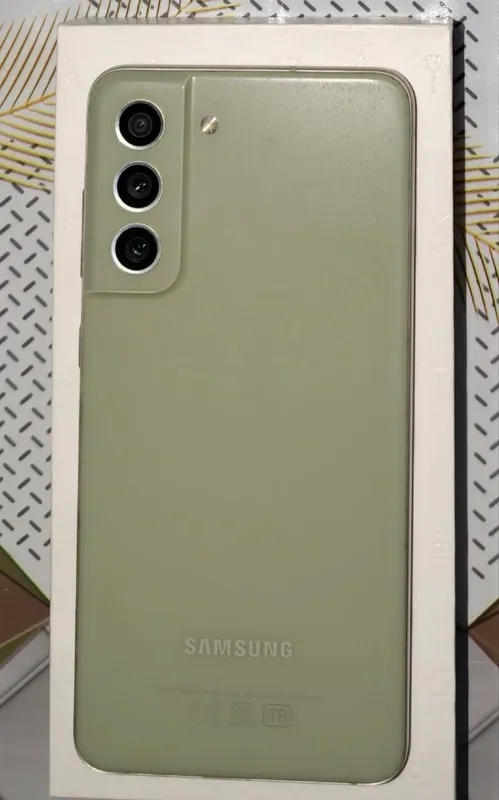 Samsung Galaxy S21 FE — фото 2