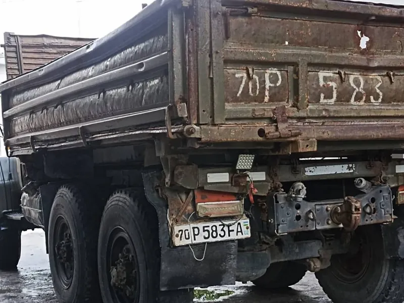 Zil yuk mashinasi sotiladi 5 Zil yuk mashinasi sotiladi 5