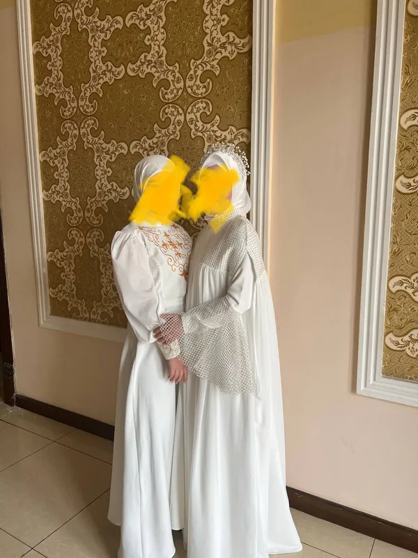 Oq kelin ko'ylak abaya shaklida 4 Oq kelin ko'ylak abaya shaklida 4