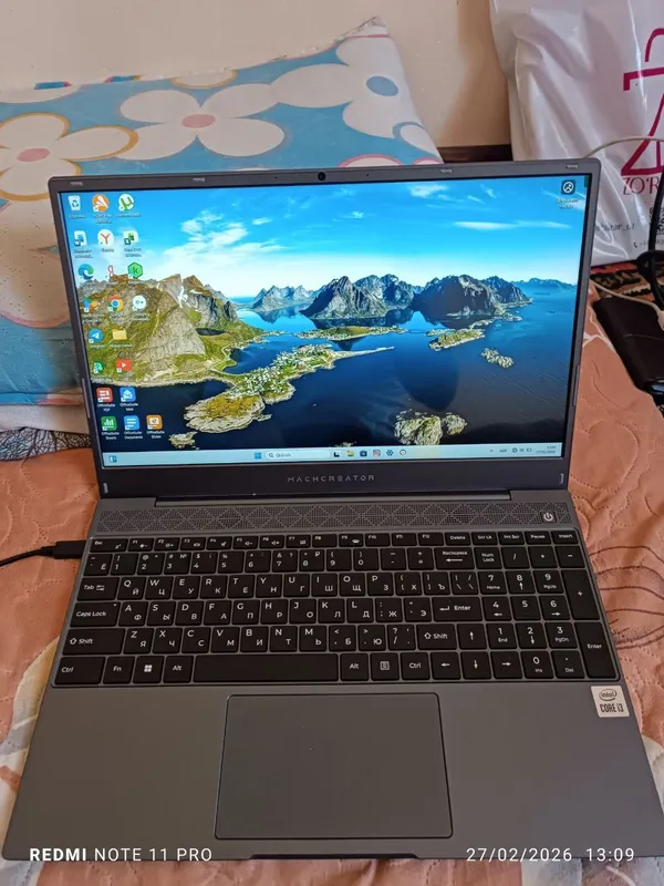 Machreator Intel Core One I3 Xotira 256 Aperatv 8+