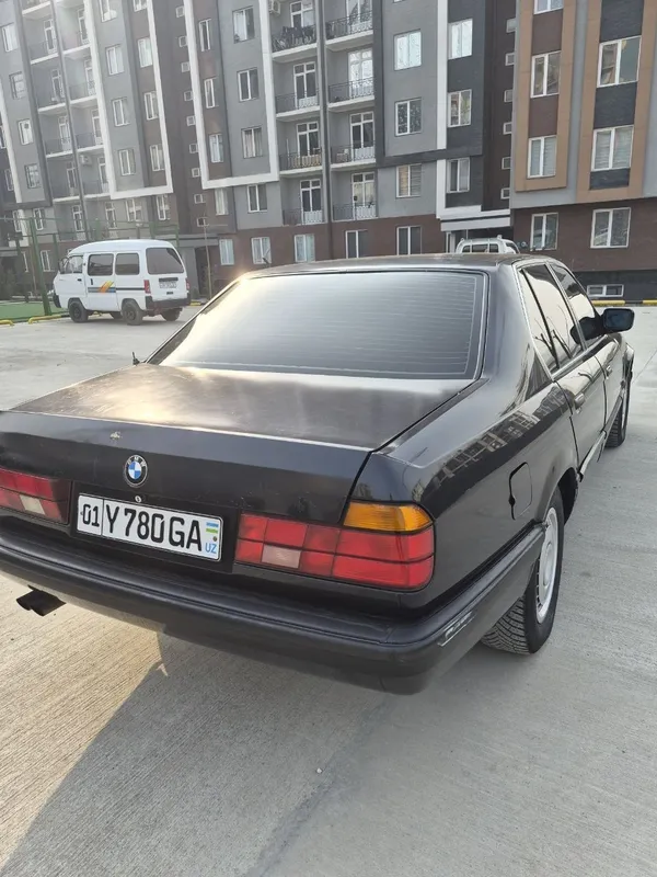 BMW в отличном состоянии, бензин 3