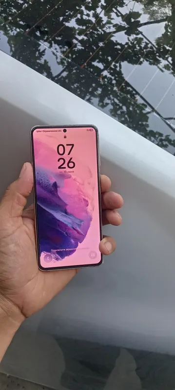 Samsung S 21 5 G sotiladi ekranida pechati bor