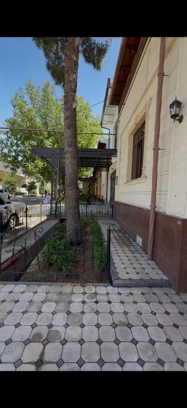 Охунбобоев Мойарик махалада ховли сотилади