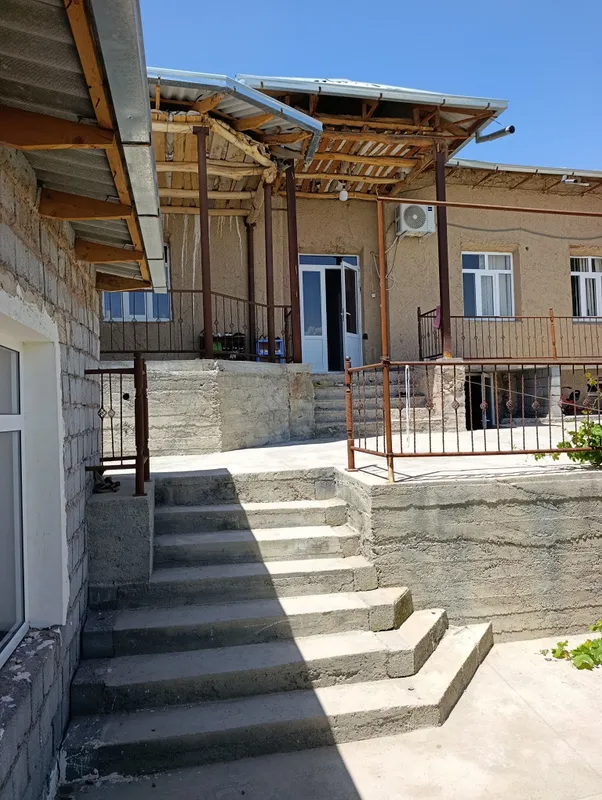 Jizzax shahrida 9 sotih hovli sotiladi