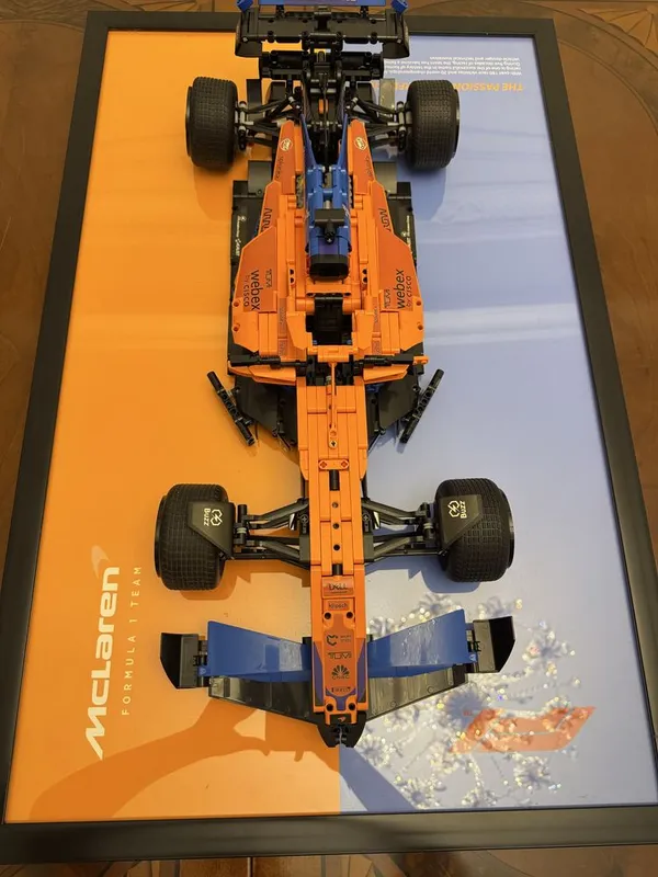 Лего F1 maclaren вместе с рамкой. Уже собранный ! 2