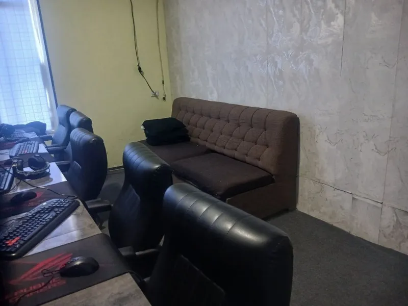 Kreslolar sotiladi 1 joyga bo‘lsa 800 mingdan 3