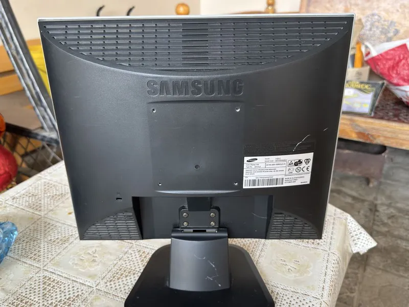 Samsung SyncMaster 710V (полный код модели: GS17VSSS/EDC). 2