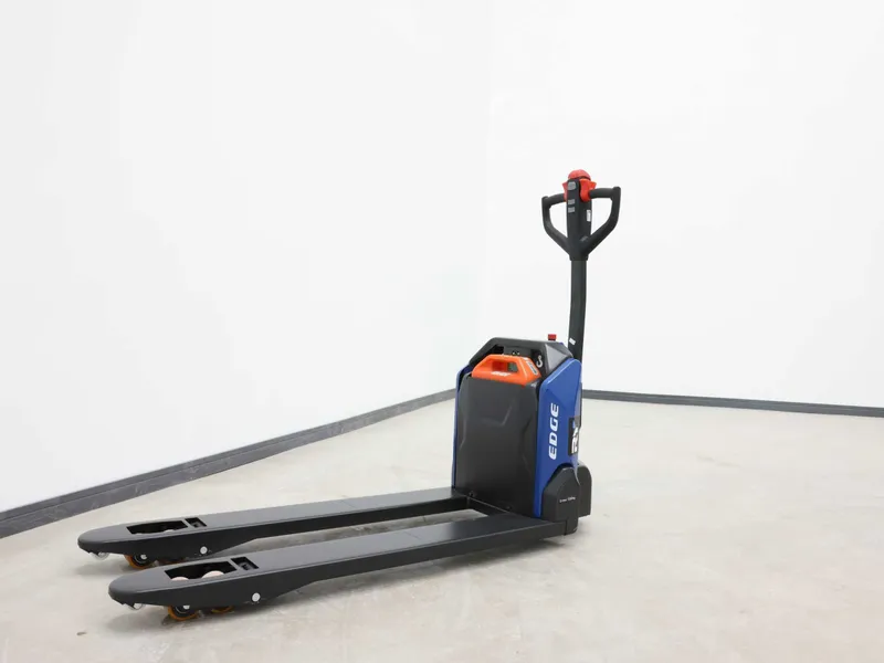 Транспалет/Гидравлическая тележка с электроприводом ROYAL FORKLIFT P15 — фото 1