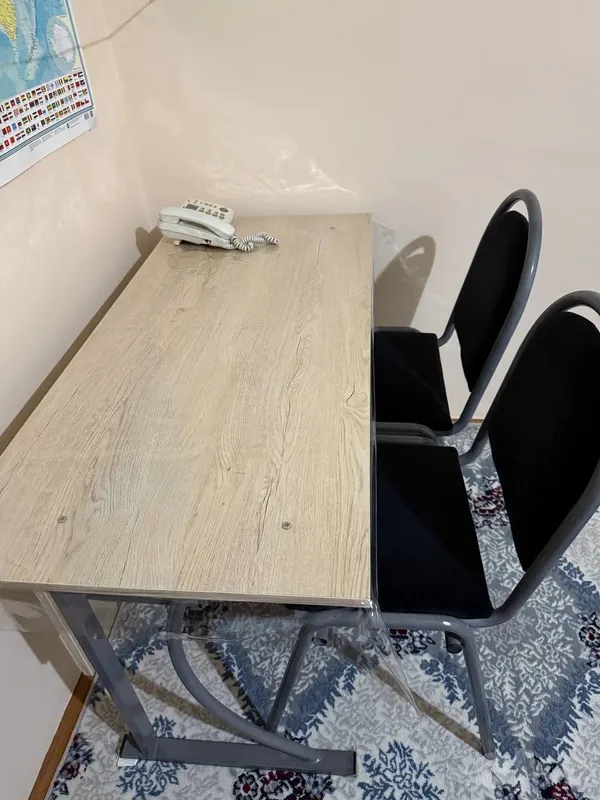 Stol va stul, parta sifatida foydalanish mumkin. Yangi 1 Stol va stul, parta sifatida foydalanish mumkin. Yangi 1