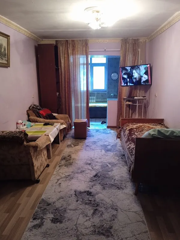 Продается 2х комнатная квартира переделанная в 3х комнатную,район ПШК.