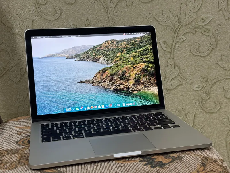 Apple MacBook Pro 13 inch Retina 2k 1 Apple MacBook Pro 13 inch Retina 2k 1