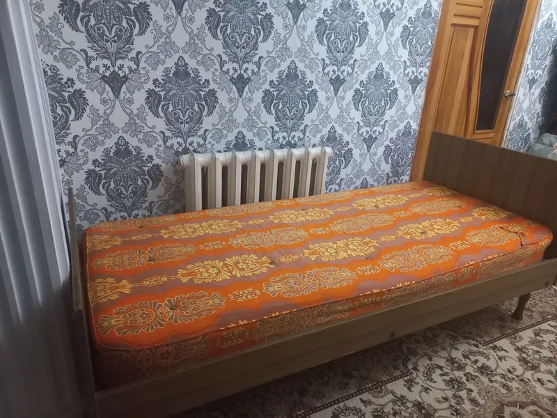 Krovat matrasi bilan va dars stoli 2 Krovat matrasi bilan va dars stoli 2