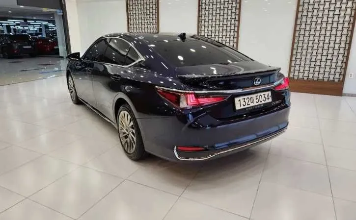 Lexus ES 300 Hybrid — фото 1