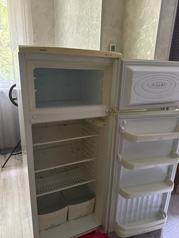Продается холодильник 2