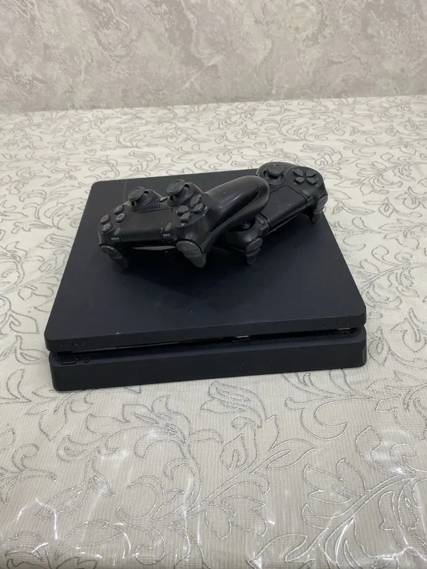 PlayStation 4 в идеальном состояние 3
