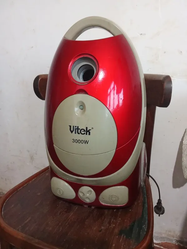 Срочно продаю пылесос Vitek