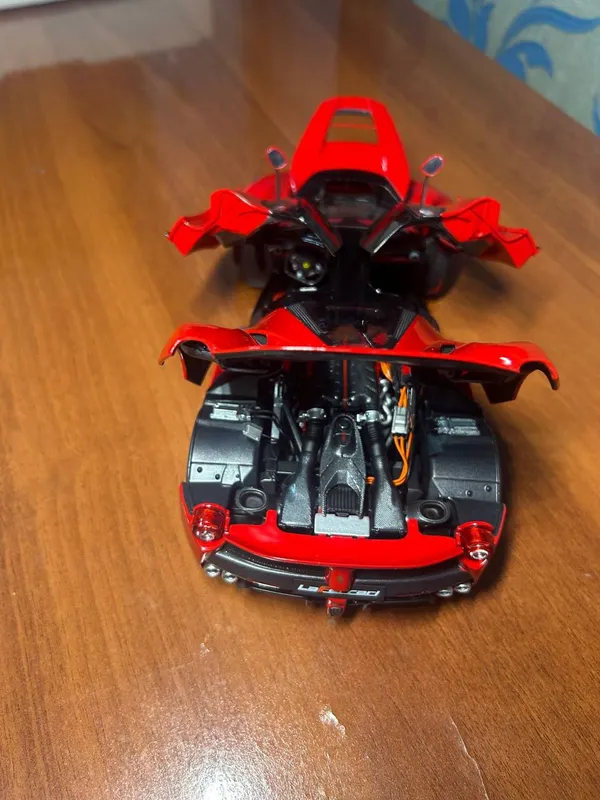 FERRARI коллекционная модель автомобиля 4