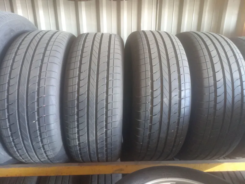 Шина размером 215/55 R17 1 Шина размером 215/55 R17 1