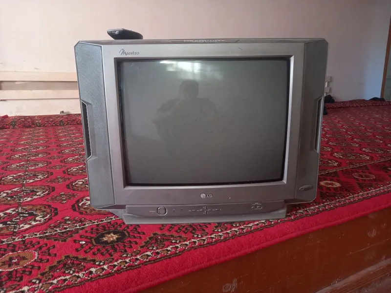 LG телевизор сотилади