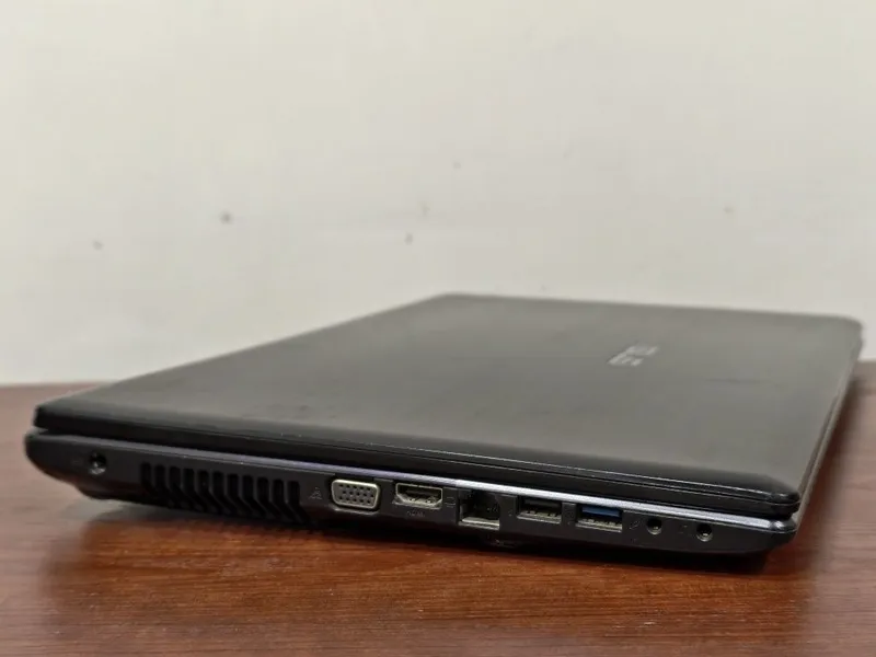 ASUS X55V в среднем состоянии — фото 2