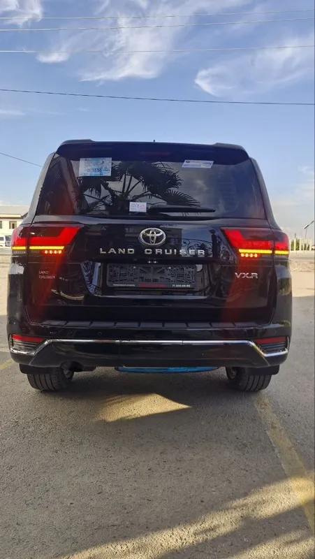 Toyota Land Cruiser 300 VXGR 2022 yil японка матор 35 турбина фул паз — фото 1