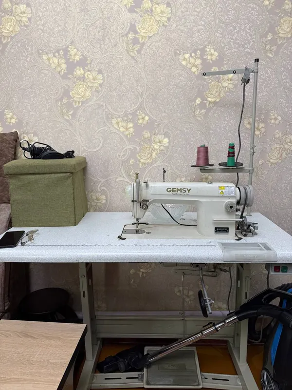 Тикув машинаси сотилади б/у яхши тикади 250$