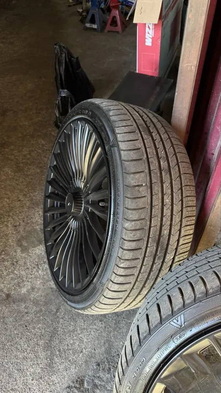 R18 диски с резиной 215/40 ZR18 + переходники, комплект 4 шт 4 R18 диски с резиной 215/40 ZR18 + переходники, комплект 4 шт 4