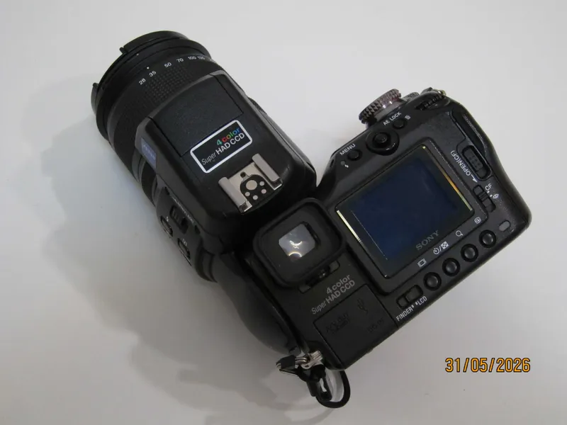 Sony Cyber-shot DSC-F828 — фото 4