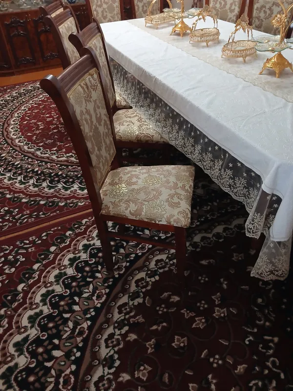 Stol stullar sotiladi
Sal eskiroq, holati yaxshi Stol stullar sotiladi
Sal eskiroq, holati yaxshi
