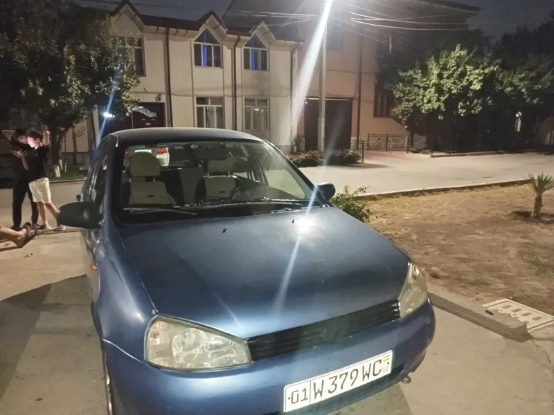 Lada Kalina koʻk rang 3 Lada Kalina koʻk rang 3