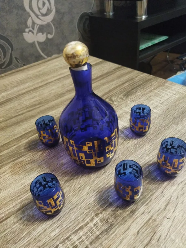 Продам коньячный набор.5 рюмок и графин — фото 1 Продам коньячный набор.5 рюмок и графин — фото 1