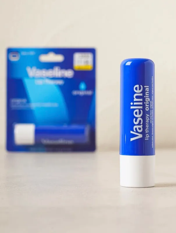 Vaseline Lip Therapy Original 1