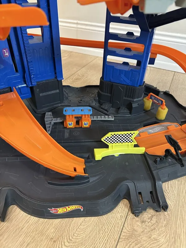 Hot Wheels Ultimate Garage с динозавром — оригинал, отличное состояние 4