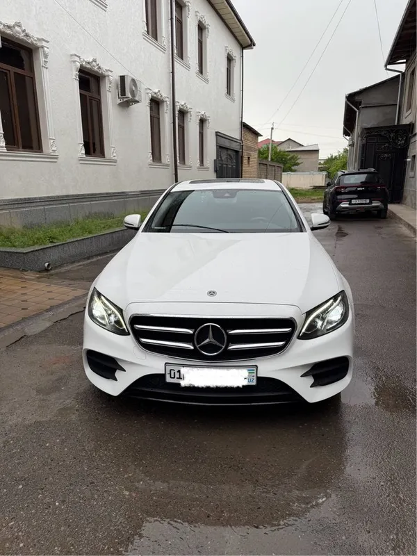 Mercedes-Benz W213 E200