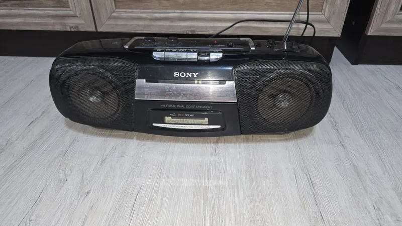 Магнитофон Sony CFS-B5S.