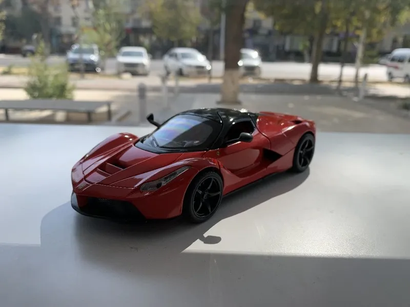 Моделька LaFerrari 1:24 1