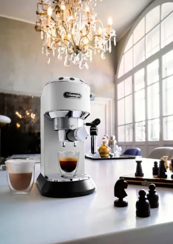 Кофеварка Delonghi EC685W 2