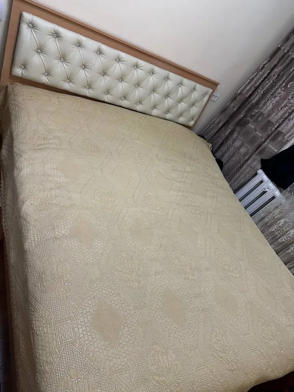 двуспальная кровать