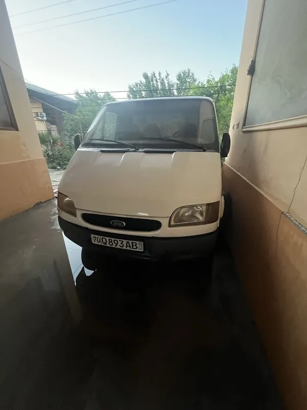 Ford transit bort qilingan 1 Ford transit bort qilingan 1