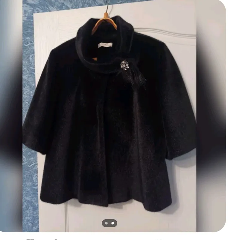 Короткий женский полушубок из искусственного меха. 2 Короткий женский полушубок из искусственного меха. 2