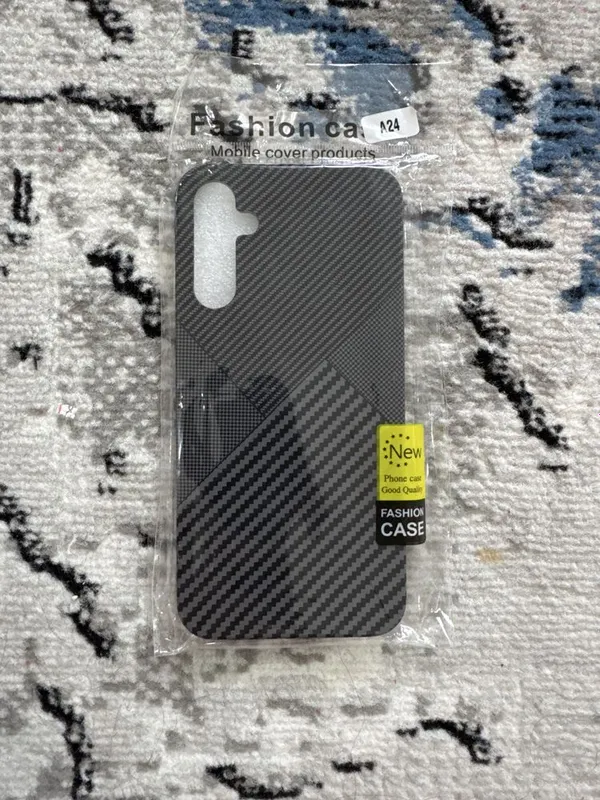 Чехол для Samsung A24 — стиль под карбон, защита и минимализм