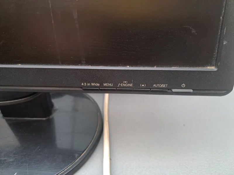 LG Flatron monitori ideal holatda sotiladi 5