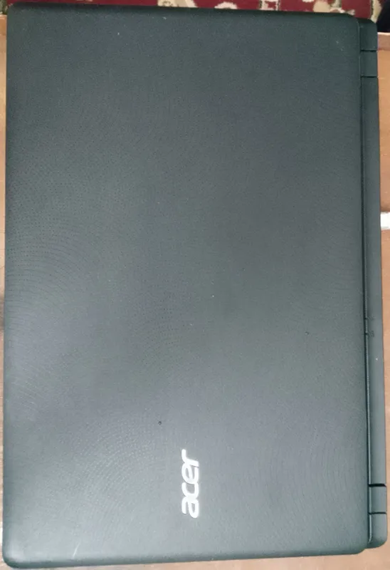 Acer Aspire ES1-572 noutbuk
